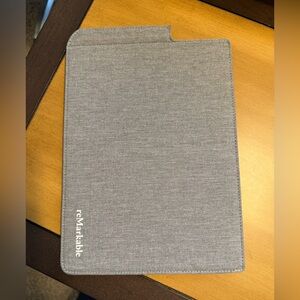 Remarkable 2 Folio in grey polymer